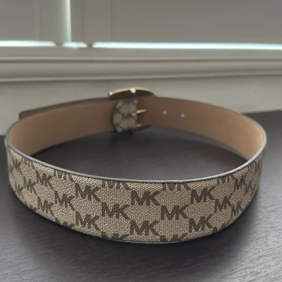 Like new Michael Kors brown / tan logo belt with gold buckle - Picture 4 of 7